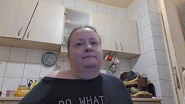 Snapshot of melissaBlessing chatting on 12-17-25, 02:28 melissaBlessing online show from 12-17-25, 02:28