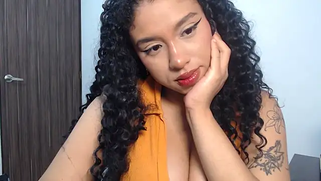 Snapshot of barbara_falcons chatting on 06-06-26, 04:39 barbara falcons online show from 06-06-26, 04:39
