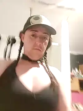 Snapshot of Boo-boo_kittyfux chatting on 10-28-25, 04:42 Boo-boo kittyfux online show from 10-28-25, 04:42