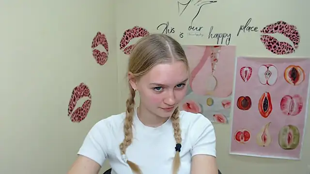 Snapshot of MademoiselleCl chatting on 12-04-24, 03:21 MademoiselleCl online show from 12-04-24, 03:21