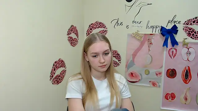 Snapshot of MademoiselleCl chatting on 12-21-24, 04:14 MademoiselleCl online show from 12-21-24, 04:14