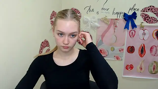 Snapshot of MademoiselleCl chatting on 12-22-24, 09:33 MademoiselleCl online show from 12-22-24, 09:33