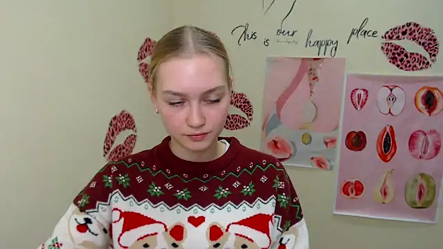 Snapshot of MademoiselleCl chatting on 01-08-25, 10:15 MademoiselleCl online show from 01-08-25, 10:15