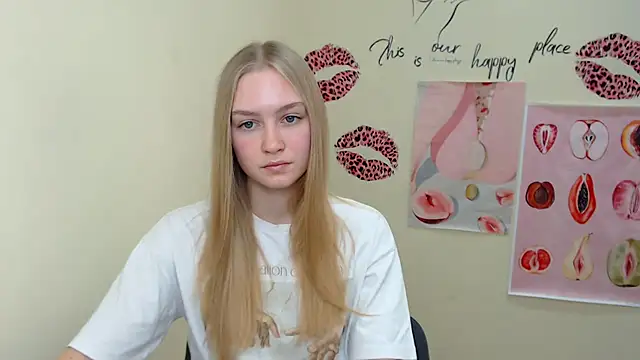 Snapshot of MademoiselleCl chatting on 01-19-25, 10:06 MademoiselleCl online show from 01-19-25, 10:06