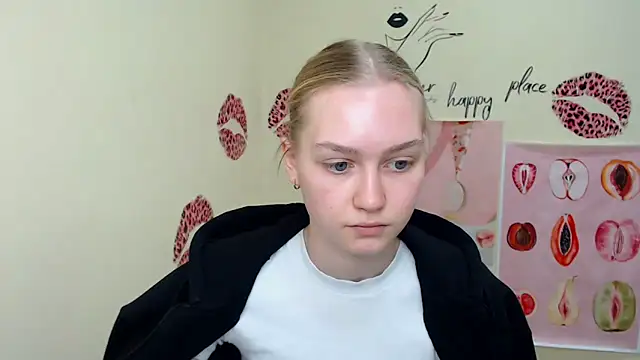 Snapshot of MademoiselleCl chatting on 02-04-25, 10:32 MademoiselleCl online show from 02-04-25, 10:32