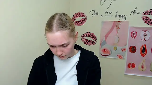 Snapshot of MademoiselleCl chatting on 02-05-25, 07:07 MademoiselleCl online show from 02-05-25, 07:07