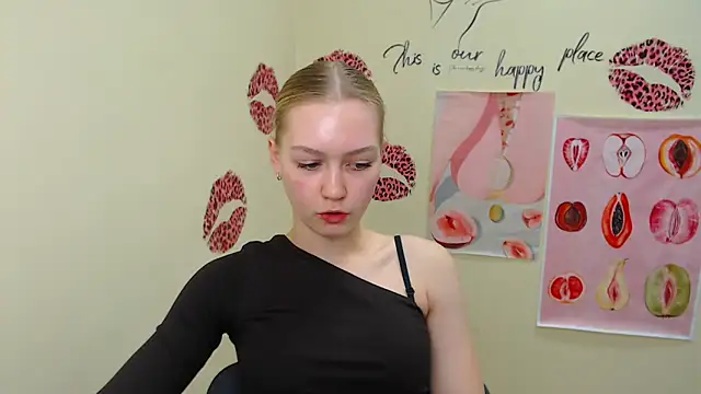 Snapshot of MademoiselleCl chatting on 02-16-25, 07:15 MademoiselleCl online show from 02-16-25, 07:15