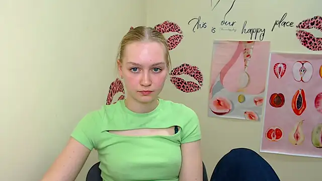 Snapshot of MademoiselleCl chatting on 02-22-25, 04:40 MademoiselleCl online show from 02-22-25, 04:40