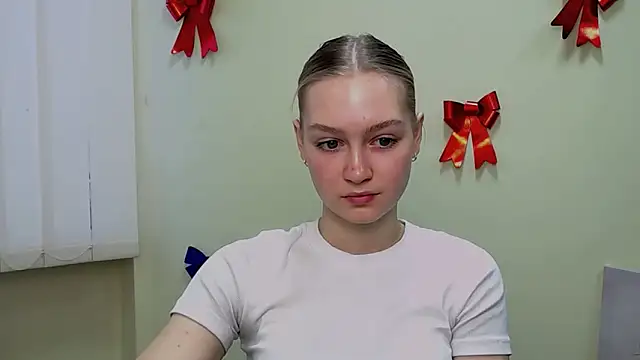 Snapshot of MademoiselleCl chatting on 02-25-25, 07:42 MademoiselleCl online show from 02-25-25, 07:42