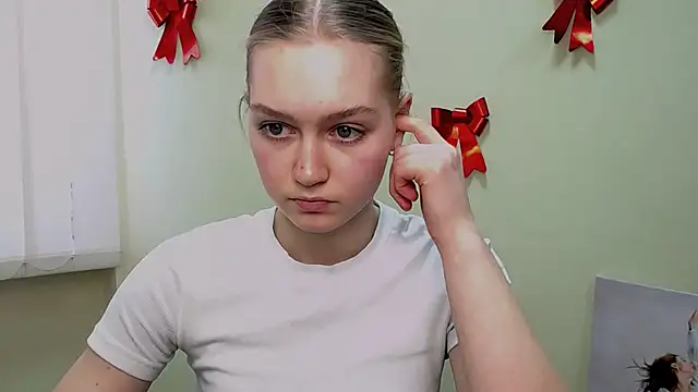 Snapshot of MademoiselleCl chatting on 02-25-25, 10:47 MademoiselleCl online show from 02-25-25, 10:47