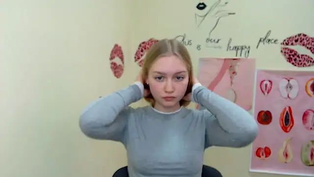 Snapshot of MademoiselleCl chatting on 03-04-25, 10:35 MademoiselleCl online show from 03-04-25, 10:35