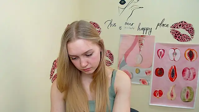 Snapshot of MademoiselleCl chatting on 03-05-25, 12:33 MademoiselleCl online show from 03-05-25, 12:33