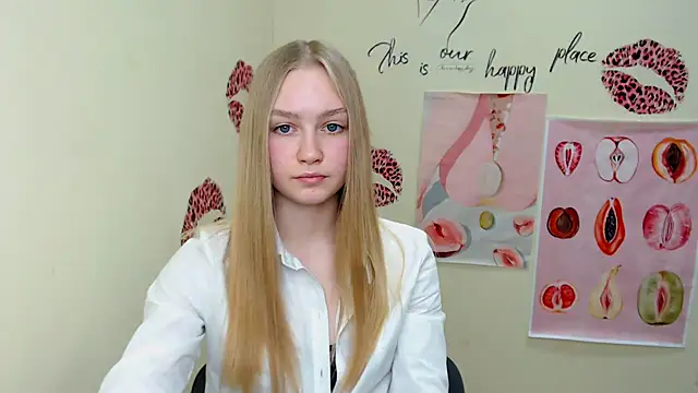 Snapshot of MademoiselleCl chatting on 03-08-25, 10:32 MademoiselleCl online show from 03-08-25, 10:32