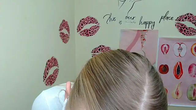 Snapshot of MademoiselleCl chatting on 03-19-25, 07:29 MademoiselleCl online show from 03-19-25, 07:29