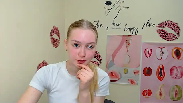 Snapshot of MademoiselleCl chatting on 03-19-25, 10:33 MademoiselleCl online show from 03-19-25, 10:33