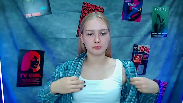 Snapshot of MademoiselleCl chatting on 09-22-25, 06:15 MademoiselleCl online show from 09-22-25, 06:15