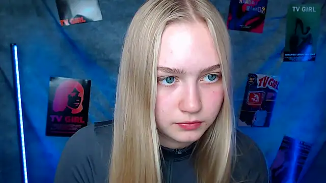 Snapshot of MademoiselleCl chatting on 10-03-25, 12:35 MademoiselleCl online show from 10-03-25, 12:35