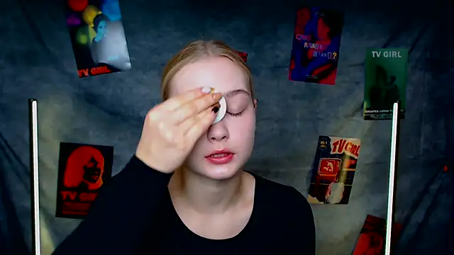 Snapshot of MademoiselleCl chatting on 10-05-25, 06:34 MademoiselleCl online show from 10-05-25, 06:34