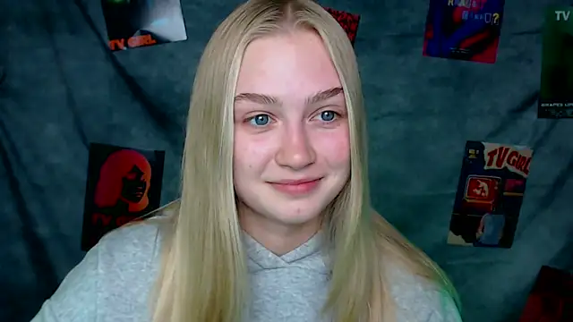 Snapshot of MademoiselleCl chatting on 10-07-25, 12:13 MademoiselleCl online show from 10-07-25, 12:13