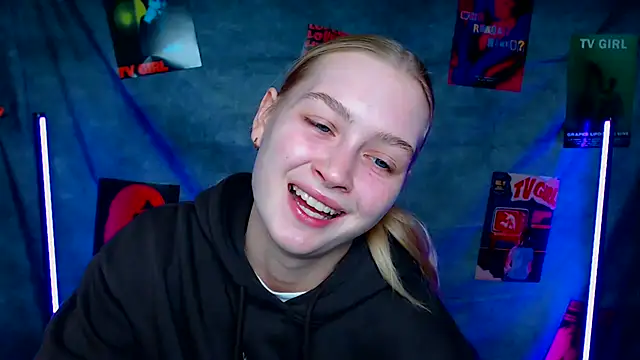 Snapshot of MademoiselleCl chatting on 10-16-25, 12:17 MademoiselleCl online show from 10-16-25, 12:17