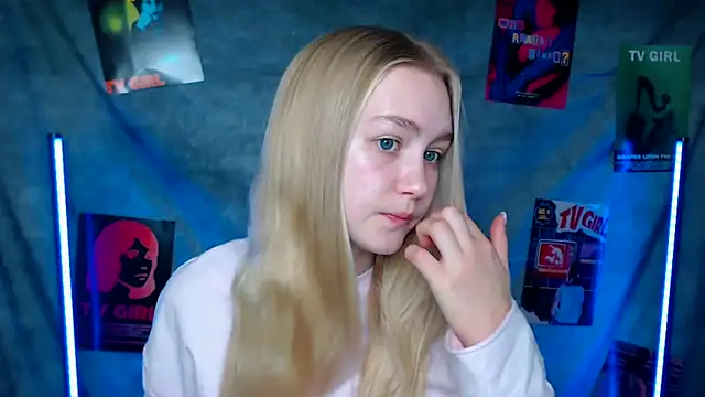 Snapshot of MademoiselleCl chatting on 10-25-25, 06:10 MademoiselleCl online show from 10-25-25, 06:10