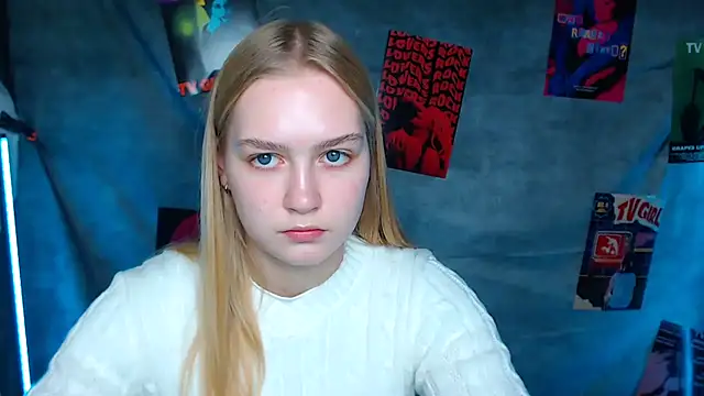 Snapshot of MademoiselleCl chatting on 11-12-25, 01:11 MademoiselleCl online show from 11-12-25, 01:11