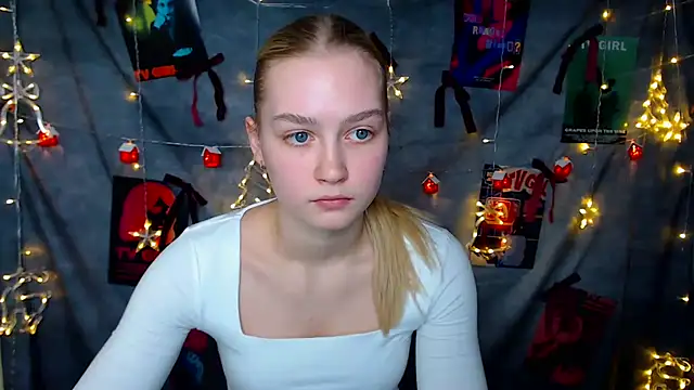 Snapshot of MademoiselleCl chatting on 12-05-25, 01:09 MademoiselleCl online show from 12-05-25, 01:09