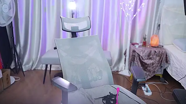 Snapshot of nono_babyy chatting on 02-13-26, 01:34 nono babyy online show from 02-13-26, 01:34