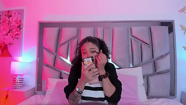  lanna jhonson  online show from 02-18-25, 12:17