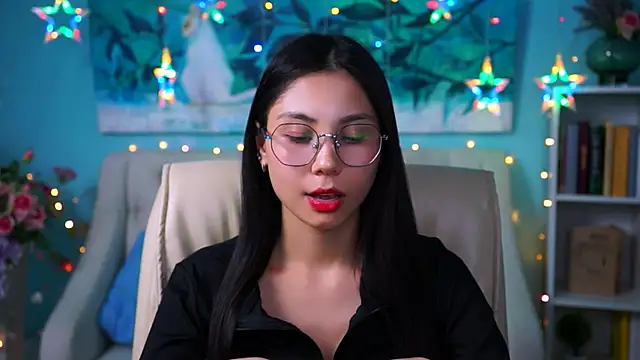 Snapshot of LittleSally__ chatting on 12-13-24, 11:13 LittleSally online show from 12-13-24, 11:13