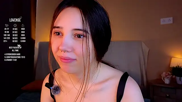 Snapshot of GillianDowdey chatting on 09-21-25, 02:35 GillianDowdey online show from 09-21-25, 02:35