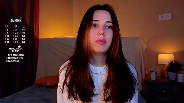 Snapshot of GillianDowdey chatting on 10-16-25, 02:56 GillianDowdey online show from 10-16-25, 02:56