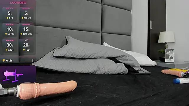 Snapshot of Lizz_Luna chatting on 02-01-25, 02:02 Lizz Luna online show from 02-01-25, 02:02