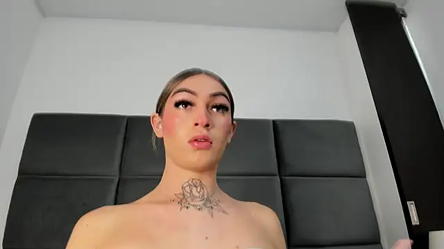 Snapshot of Lizz_Luna chatting on 09-11-25, 02:28 Lizz Luna online show from 09-11-25, 02:28