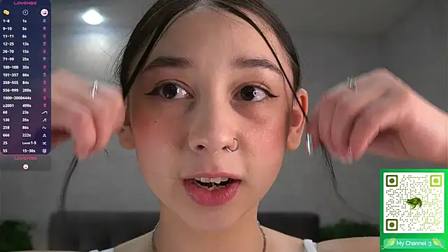 AislyEmbury online show from 12-23-25, 05:05