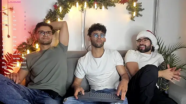 Snapshot of crisandrews chatting on 12-31-24, 03:12 crisandrews online show from 12-31-24, 03:12