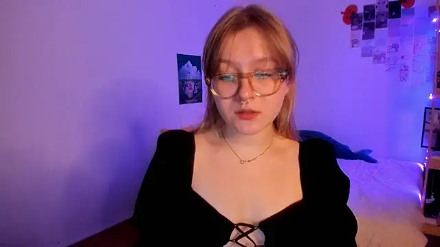 Snapshot of leazy_peazy chatting on 11-19-25, 03:50 leazy peazy online show from 11-19-25, 03:50