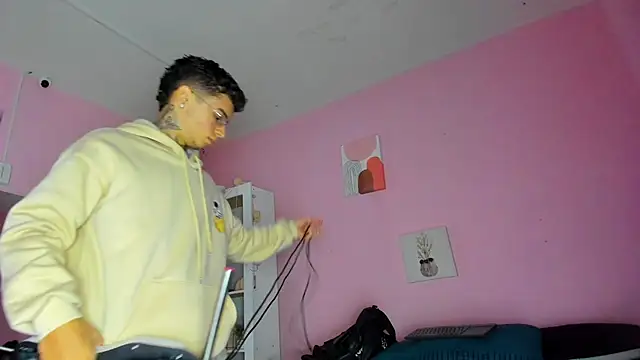 Ian Castillo  online show from 10-24-25, 11:06