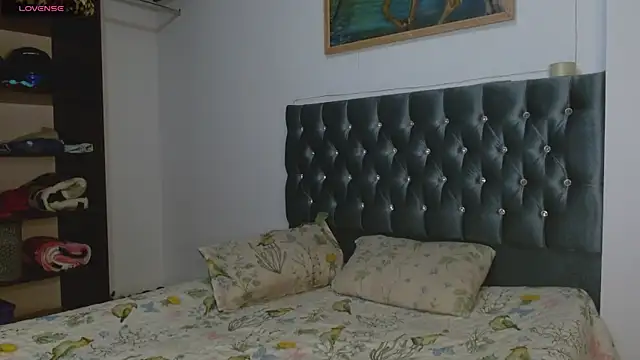 Snapshot of AntonellaAndNoah chatting on 12-17-24, 12:23 AntonellaAndNoah online show from 12-17-24, 12:23