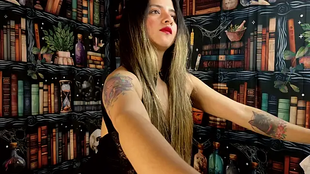 Snapshot of julietta___jackson chatting on 11-21-25, 09:24 julietta jackson online show from 11-21-25, 09:24