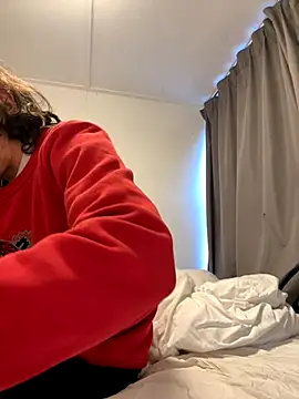 Snapshot of wolfwhite95 chatting on 10-27-25, 03:27 wolfwhite95 online show from 10-27-25, 03:27