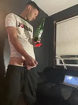 Snapshot of Chico_Bellaco chatting on 12-17-24, 10:54 Chico Bellaco online show from 12-17-24, 10:54