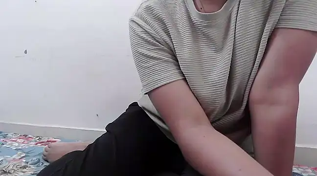 Snapshot of ANANYA-TIWARI chatting on 02-05-25, 06:56 ANANYA-TIWARI online show from 02-05-25, 06:56