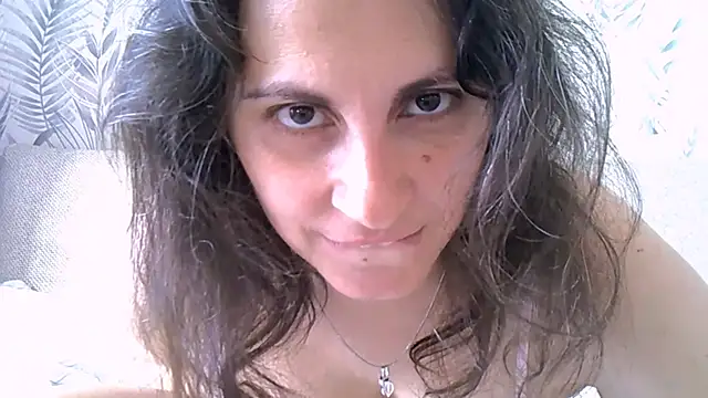 Snapshot of ShelaDiass chatting on 10-18-25, 05:43 ShelaDiass online show from 10-18-25, 05:43