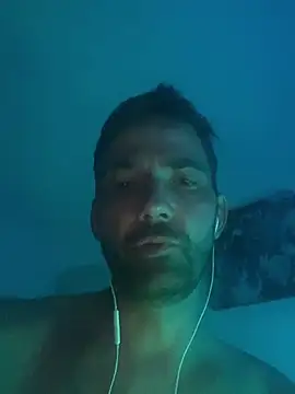 Snapshot of Romix2985 chatting on 07-29-26, 12:42 Romix2985 online show from 07-29-26, 12:42