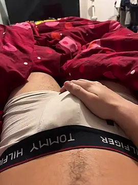 Snapshot of enzomlt chatting on 12-22-25, 01:57 enzomlt online show from 12-22-25, 01:57