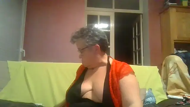 Snapshot of Vandeae44 chatting on 12-18-25, 07:09 Vandeae44 online show from 12-18-25, 07:09