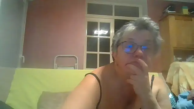 Snapshot of Vandeae44 chatting on 01-05-26, 08:45 Vandeae44 online show from 01-05-26, 08:45