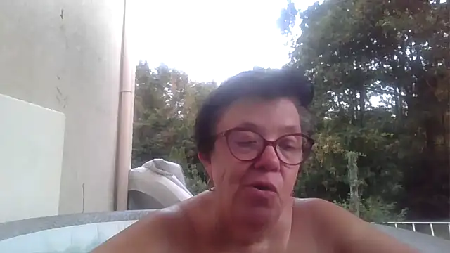 Snapshot of Vandeae44 chatting on 06-24-26, 07:35 Vandeae44 online show from 06-24-26, 07:35