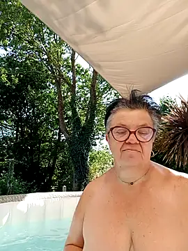 Snapshot of Vandeae44 chatting on 07-19-26, 04:22 Vandeae44 online show from 07-19-26, 04:22